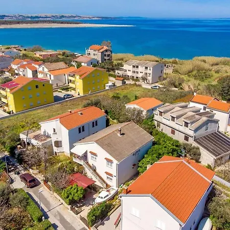 Alma Apartment Povljana
