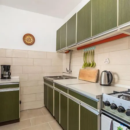 Apartment Alma *