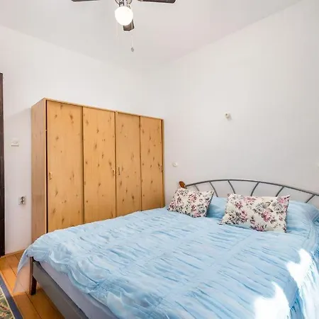 Apartment Alma Povljana