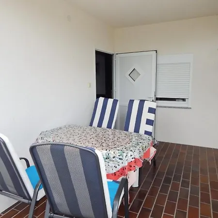 Apartment Alma *