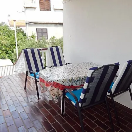 Alma Apartment Povljana